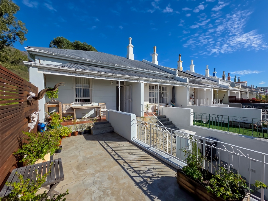 2 Bedroom Property for Sale in Zonnebloem Western Cape